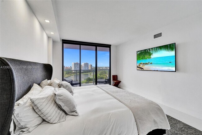 Building Photo - 20281 E Country Club Dr