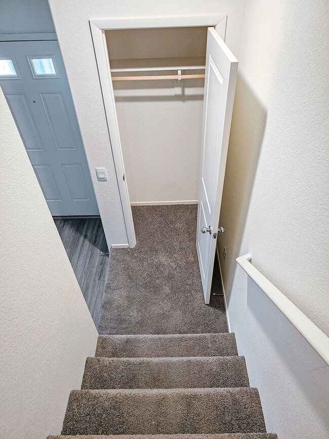 Building Photo - 444 Moonlight Cove Dr