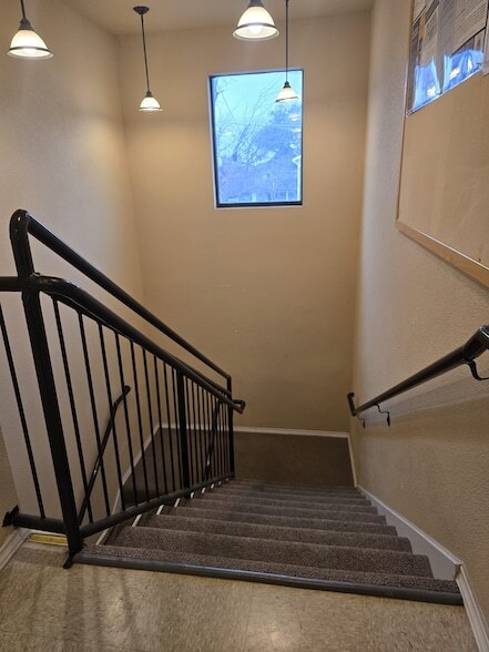 Building Photo - 654 St Louis Ave