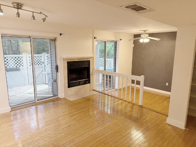 Building Photo - Spacious 2 BED 1.5 BATH Condo rental close to Quincy Center!