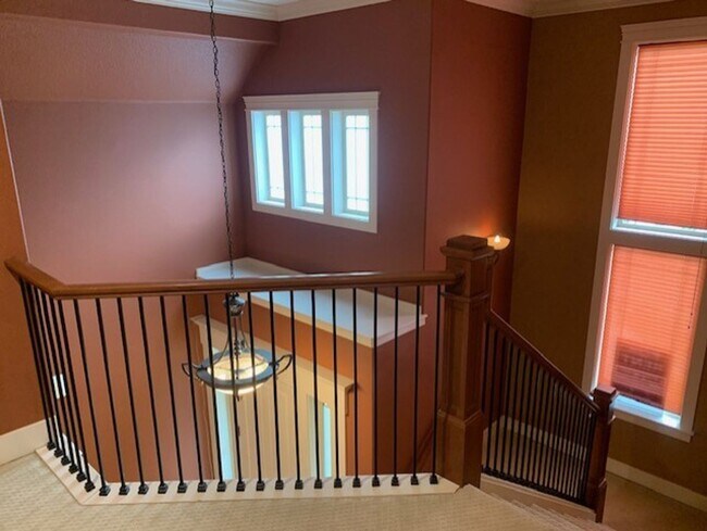 Building Photo - Starpointe Luxury Home with 6 Bedrooms, 4 ...