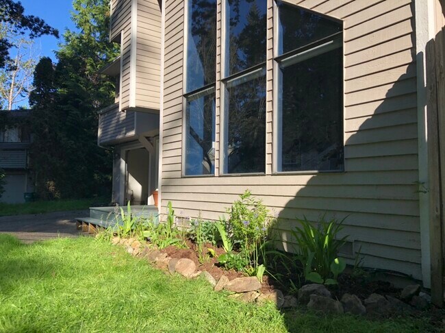 Building Photo - 9807 116th Place Northeast