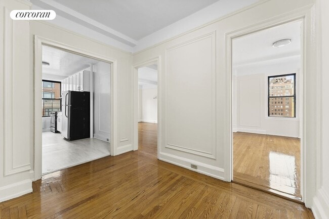 Building Photo - 175 W 76th St