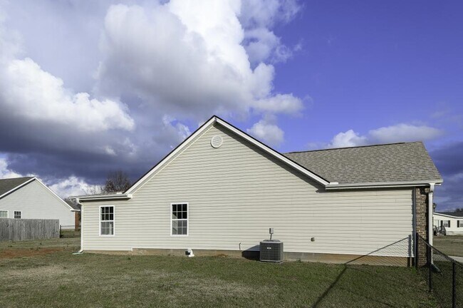 Building Photo - 307 Nile Ln