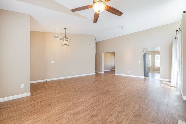 Building Photo - Beautiful 3-Bedroom Home in West Palmdale Community