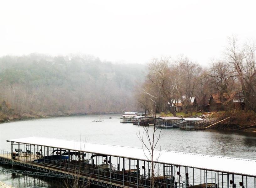 Fish and Boat at Lake Taneycomo only 5 minutes Away. - 428 Kays Ln