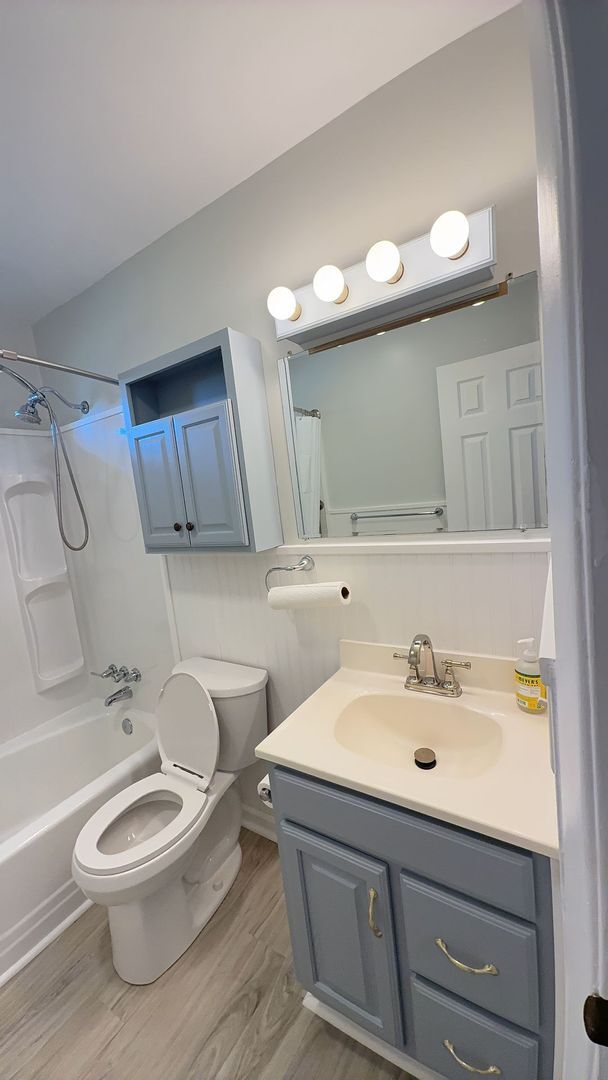 Building Photo - 2BR Duplex with Washer/Dryer + Fresh Updates + Lawn care included