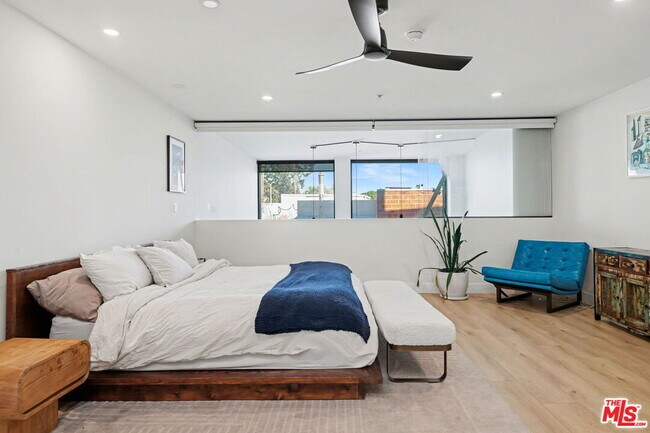 Building Photo - 700 Main St