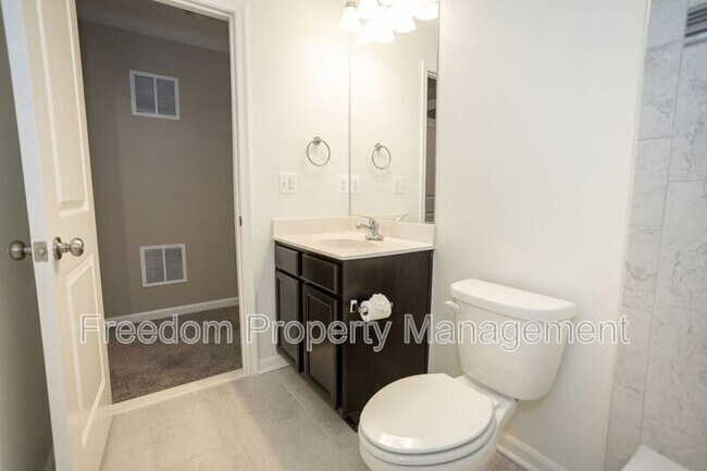 Building Photo - 2425 Morgans Point Dr