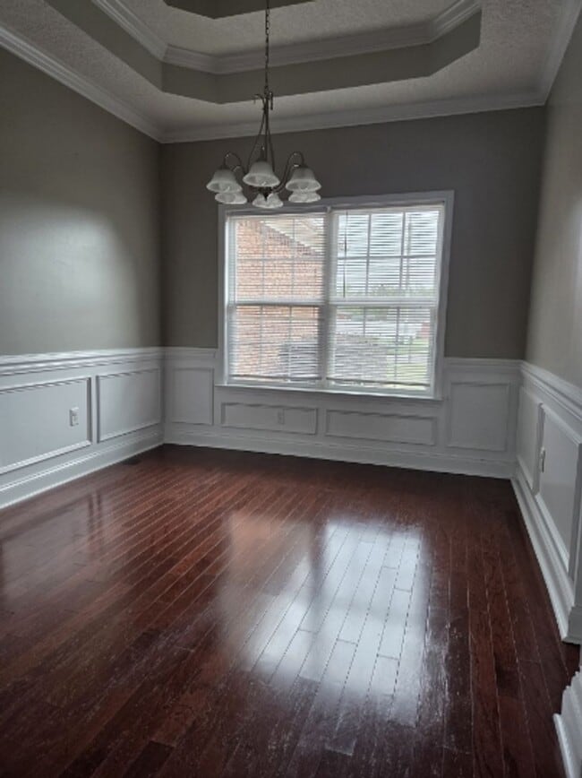 Building Photo - Beautiful home in a very quiet neighborhood
