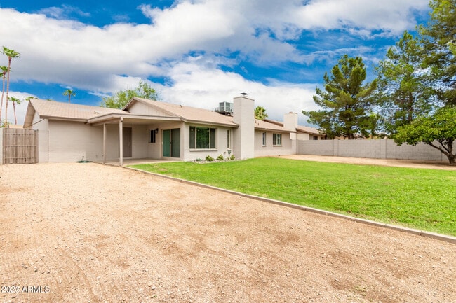 Building Photo - 4833 E Kathleen Rd