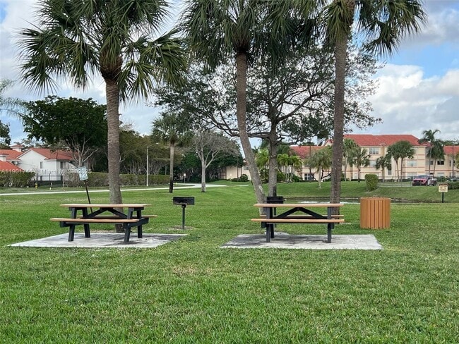 Building Photo - 3410 Pinewalk Dr N