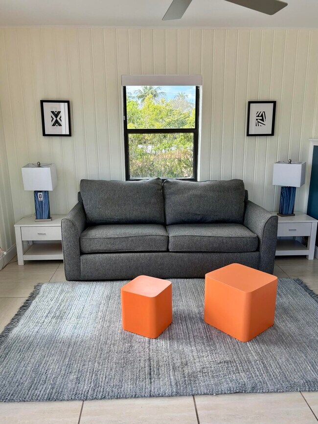 Building Photo - 381 SE 20th Ave