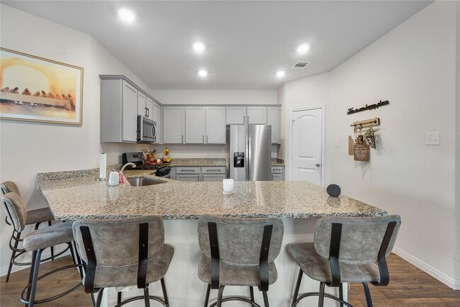 Building Photo - 217 Evergreen Sumac Lp