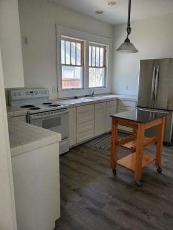 Building Photo - 921 W Oak St