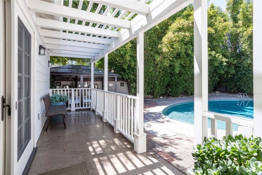 Building Photo - 4537 Agnes Ave