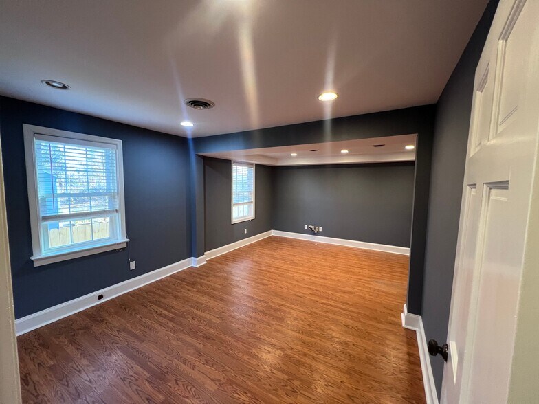 Building Photo - 6323 Mallory Dr