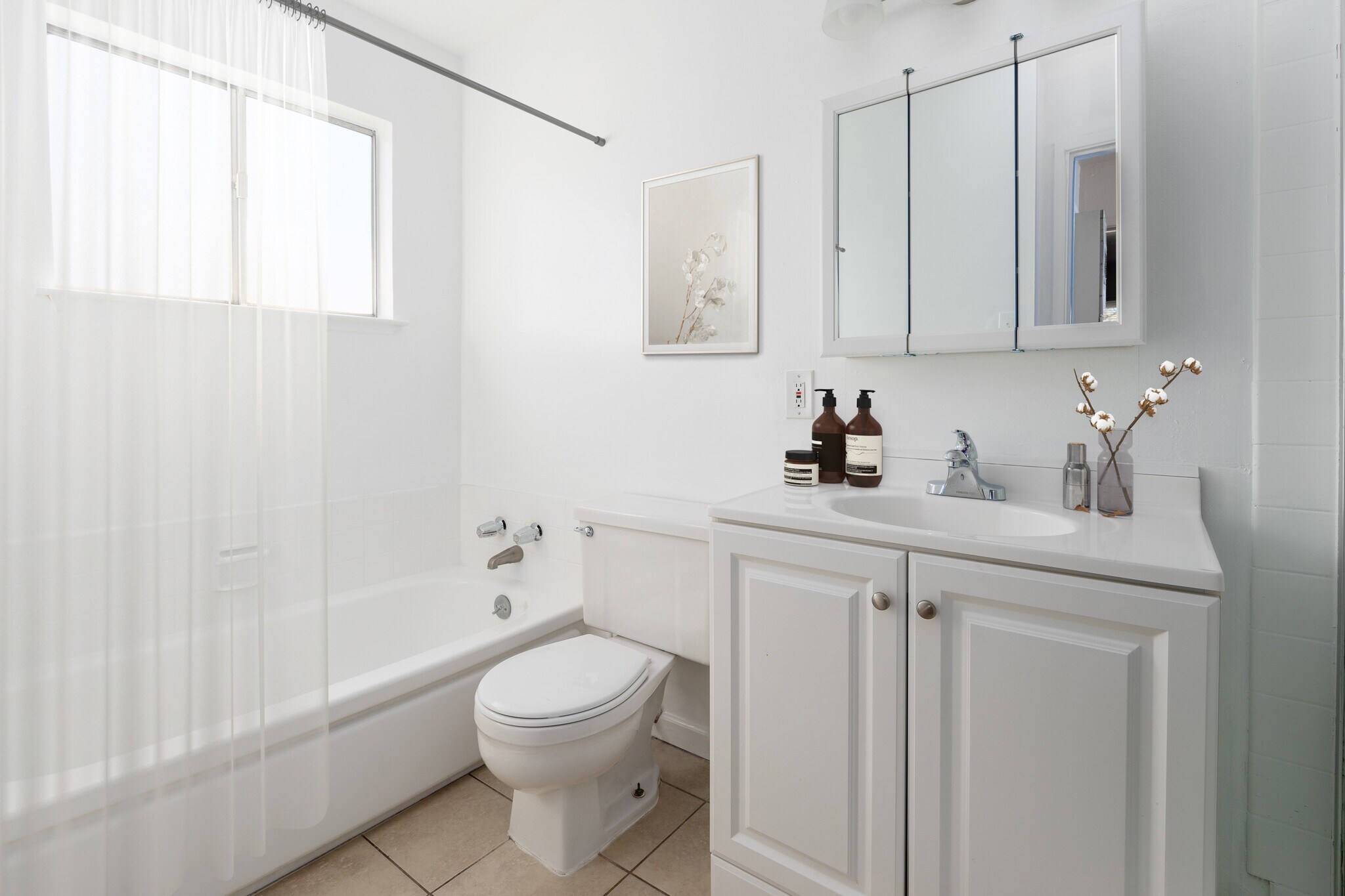 Building Photo - 4041 Park Center Ln