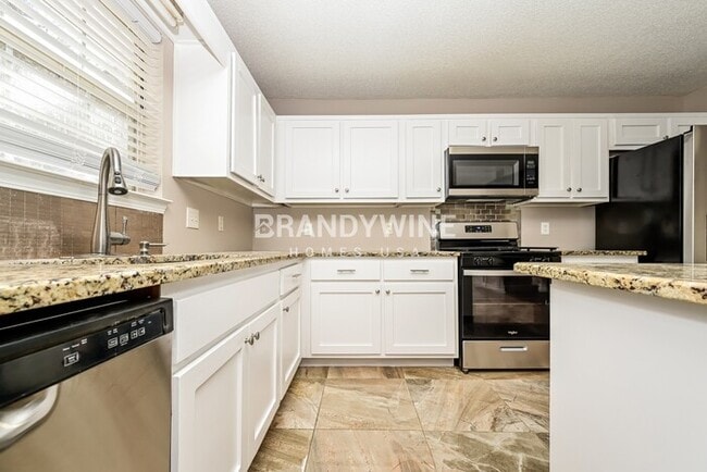 Building Photo - 35 Hampton Oaks Dr