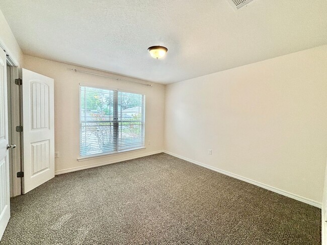 Building Photo - 5637 Peach Dr