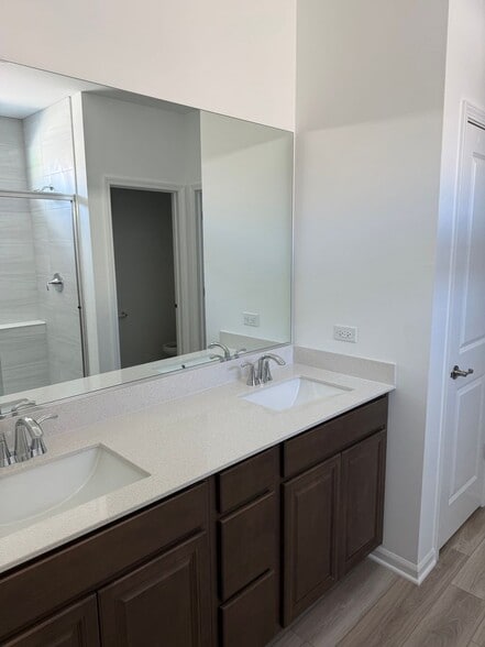 Building Photo - 7603 Honeysuckle Ln