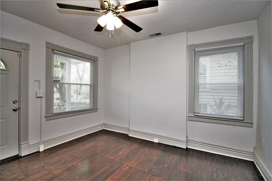 Building Photo - 4634 Southcrest Dr