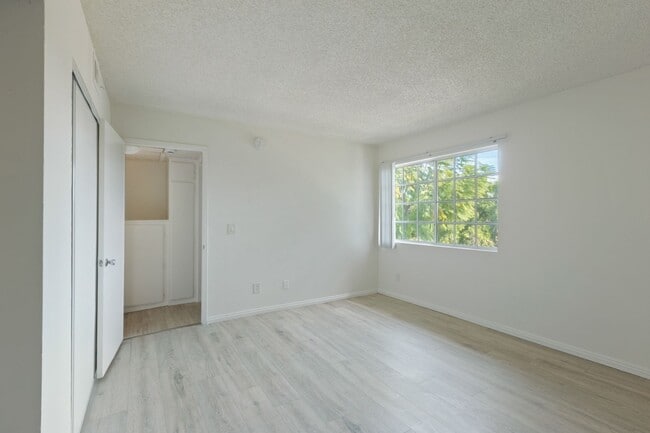 Building Photo - 7233 Loma Verde Ave