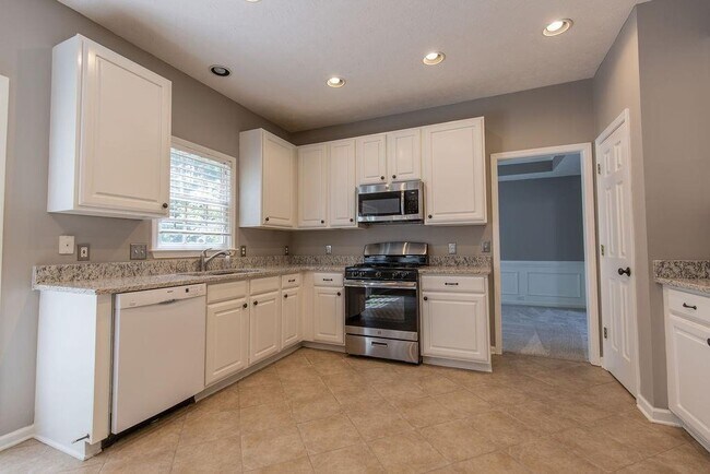 Building Photo - 3360 Shallowford Green Dr