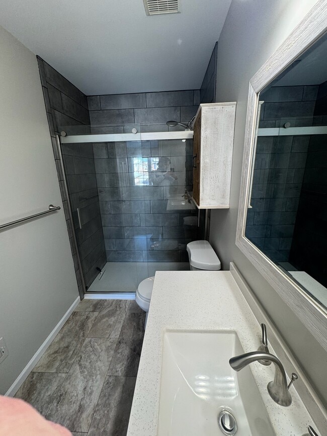 Building Photo - 8811 Woodridge Dr