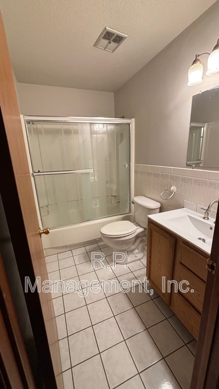 Building Photo - 1425 Meadowmoor Dr NE