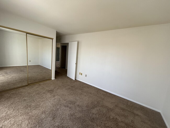 Building Photo - 4576 Hawley Blvd