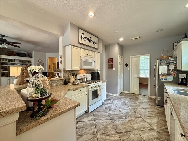 Building Photo - 176 S Holly Laurel Cir