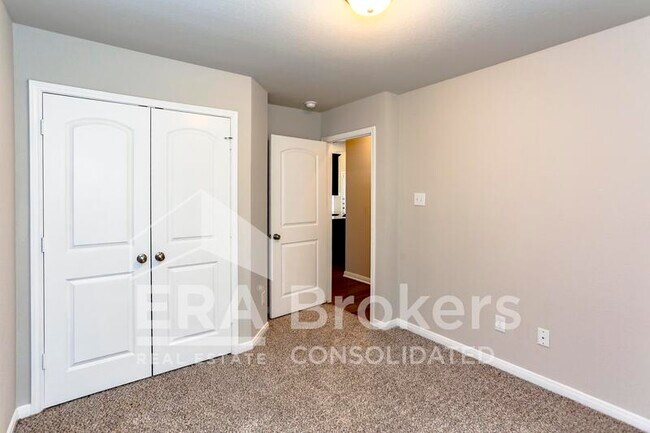 Building Photo - 2072 Dade Loop