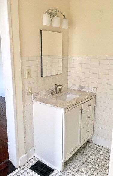 Building Photo - 8207 Freret St
