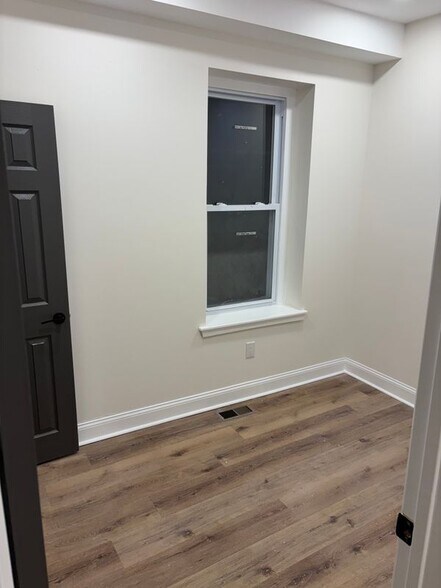 Building Photo - 137 W Washington Ln