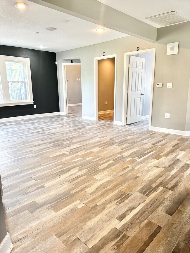 Building Photo - 2424 Southmore Blvd