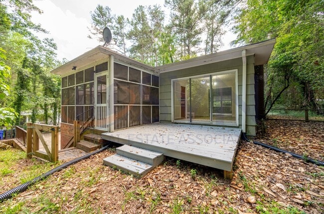 Building Photo - 6-Bedroom Home with Finished Basement. Com...