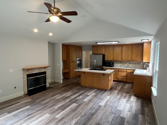 Building Photo - Large Single Level 4 Bedroom 2 Bathroom Home located in Northeast Rohnert Park