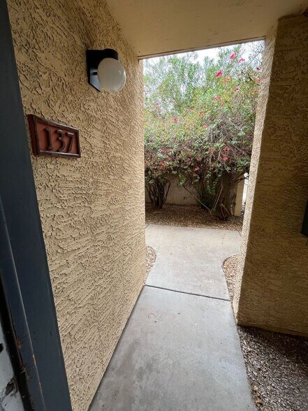 Building Photo - 1201 S McClintock Dr