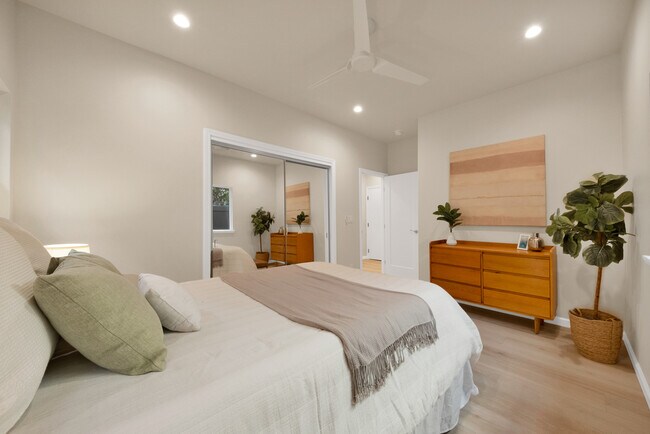 Downstairs Bedroom 1 - 1729 Keeaumoku St