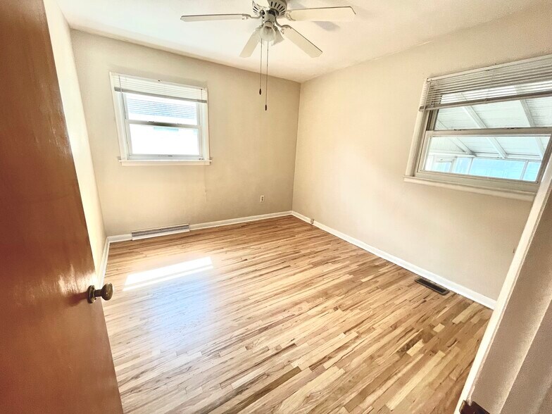 Building Photo - 709 Sackett St