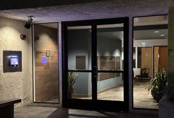 Building Photo - 8400 De Longpre Ave