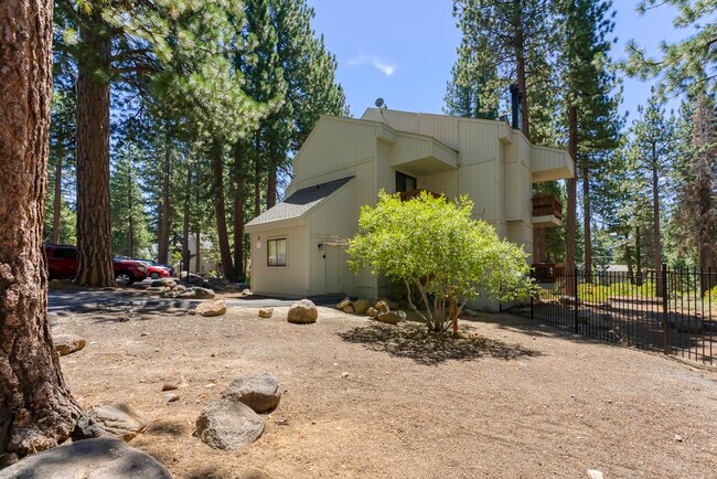 Building Photo - 807 Alder Ave