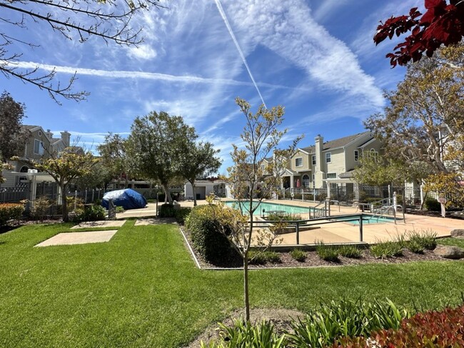 Building Photo - 1 Passage Ln