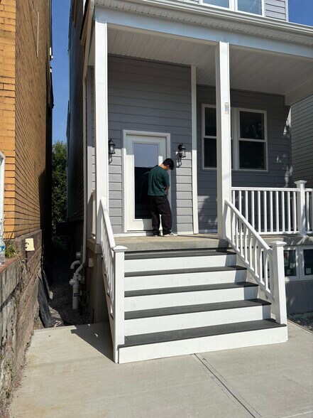 Primary Photo - 2535 Allequippa St