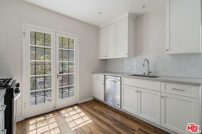 Building Photo - 1229 Smithwood Dr