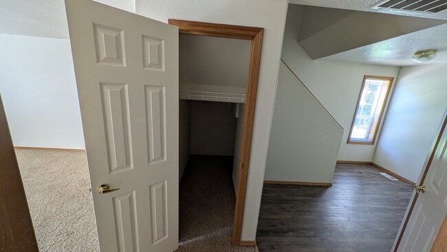 Building Photo - 4 bedroom 2.5 bath home
