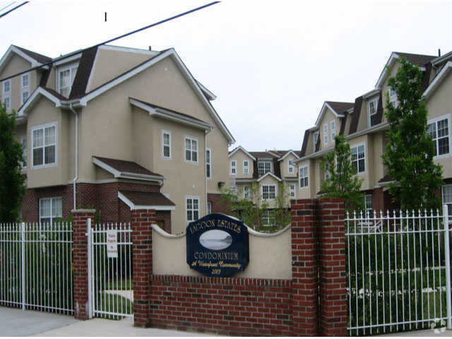 Entrance - Lagoon Estates Condominiums