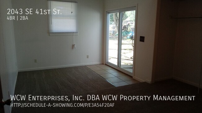 Building Photo - 2043 SE 41st St