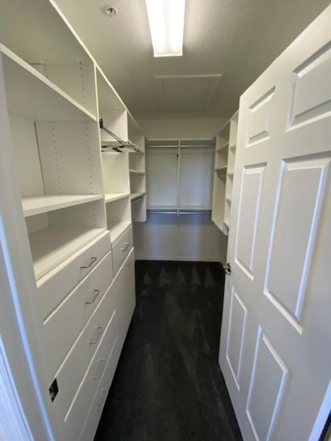 Building Photo - 3 Bedroom 2 Bathroom top floor condo at the Terraces of East Village.